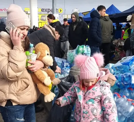 FOTO: Sbírka z Jihlavy dorazila v noci v pořádku na hranice. Děkujeme moc za celý ukrajinský národ, říká organizátor