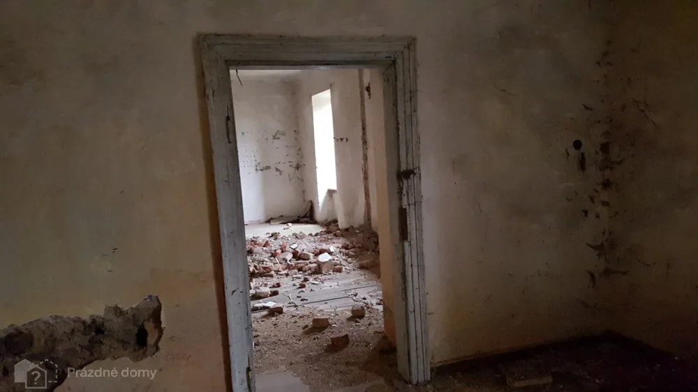 O zámek Skřivánek nikdo nejeví zájem, dnes je vybydlený a plný odpadků. Vlastnili ho i dva Jihlavané