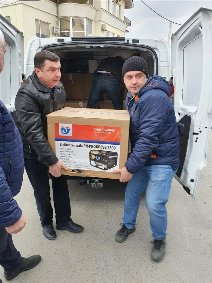 Elektrocentrály z Vysočiny jsou už na Ukrajině. Teď je poptávka po lécích, maskáčích či akumulátorech do aut