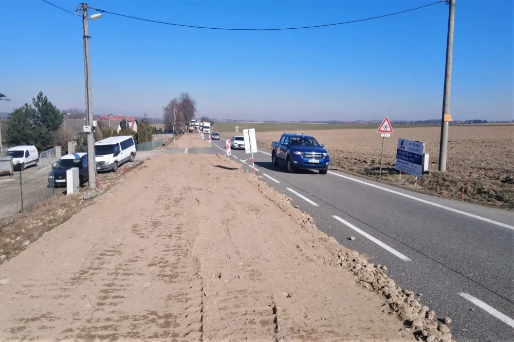 Výstavba protihlukové stěny v Radostíně začala. Řidiče na I/38 čeká částečné omezení