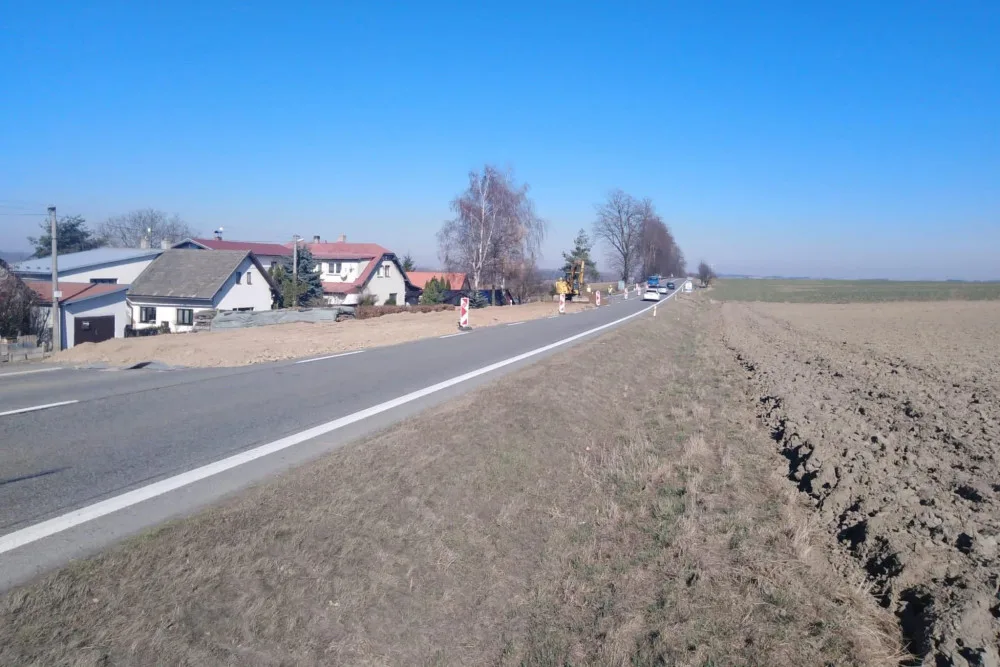 Výstavba protihlukové stěny v Radostíně začala. Řidiče na I/38 čeká částečné omezení