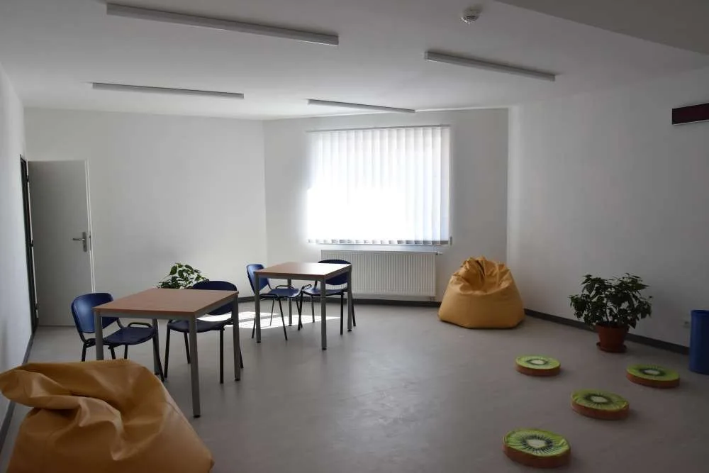 Větší komfort pro odsouzené. Věznice ve Světlé nad Sázavou otevírá novou ubytovnu podle evropských standardů