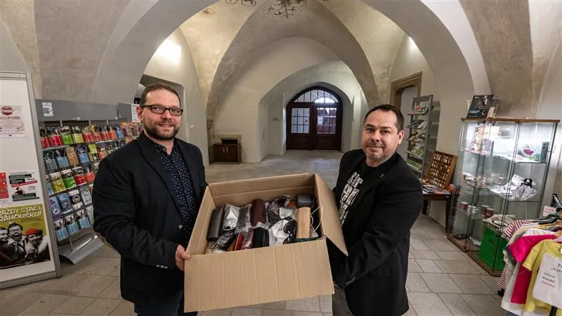 Jihlavané ukázali dobrá srdce, do Afriky věnovali téměř 300 brýlí