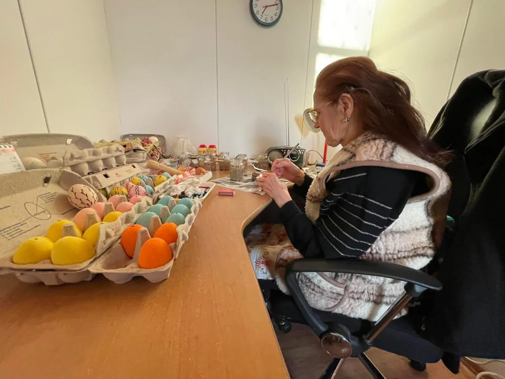 Bez malování by mě asi nebavil svět, říká pětasedmdesátiletá Helena, která už 20 let zdobí kraslice