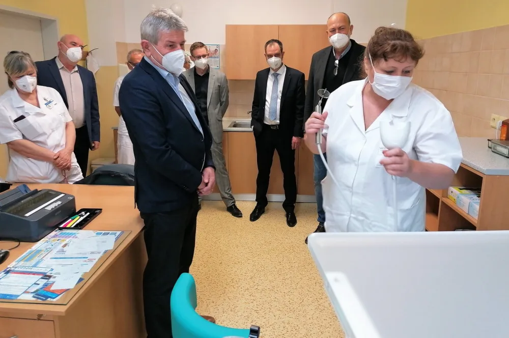 Pelhřimovské ORL má novou vyšetřovací jednotku. Má optický kamerový systém a vyšetřovací mikroskop