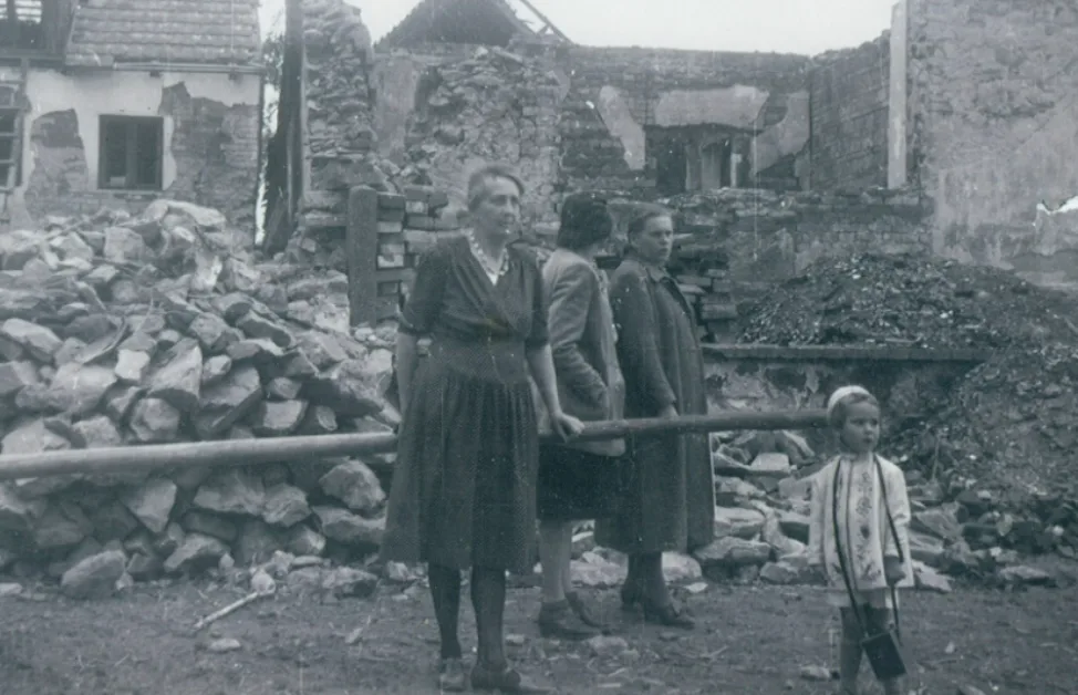 Foto z bombardování Dalešic na Třebíčsku, zdroj: archiv kronikáře Rudolfa Špačka