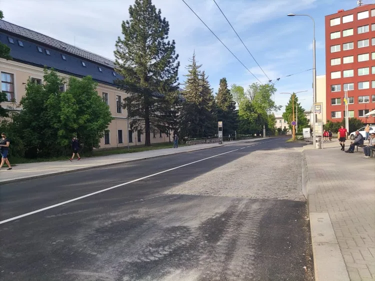 Jsme z nejhoršího venku? Dneska se motoristům otevřela Tolstého ulice, oproti plánům o 11 dní dříve