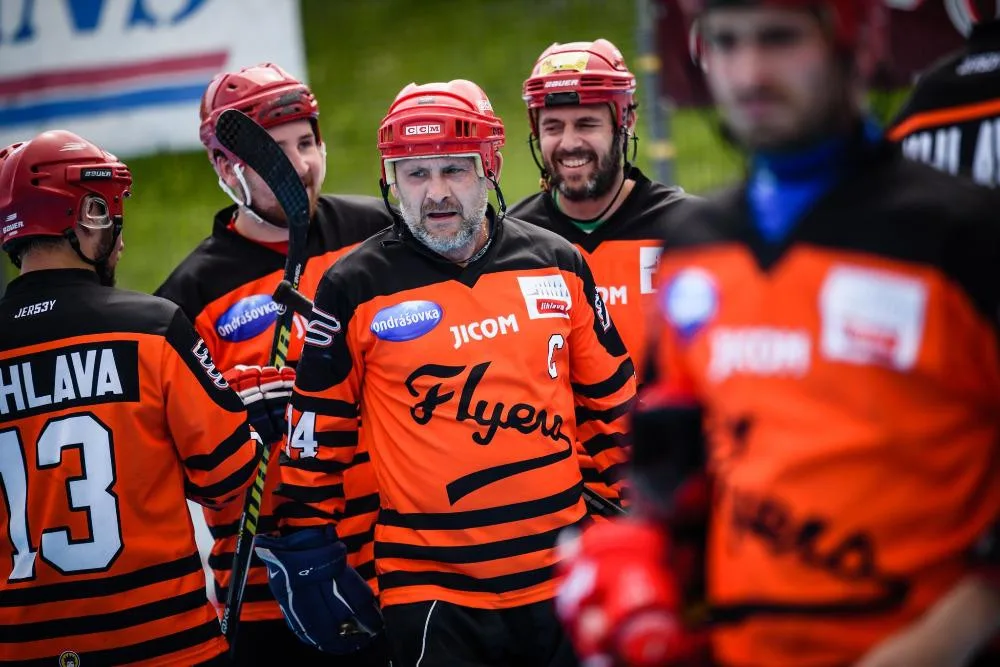 Jihlavské hokejbalové semifinále vyšlo lépe Flyers, městského rivala SK porazili 3:1 na zápasy