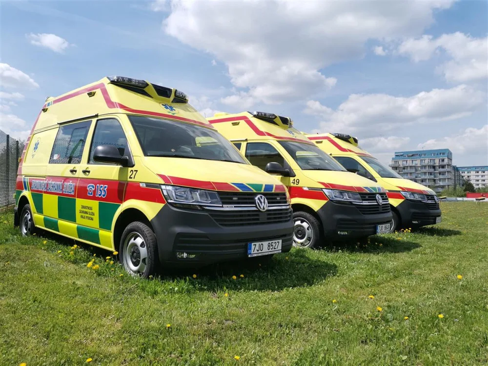 Za pacienty rychleji a bezpečněji. Záchranáři z Vysočiny mají nové sanitky za více než 25 milionů korun