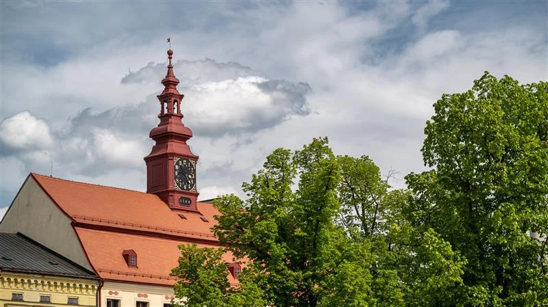 To bude hukot. Kromě sv. Jakuba budou nově odbíjet i zvony na kostele sv. Ignáce a "cimbál" na radnici 