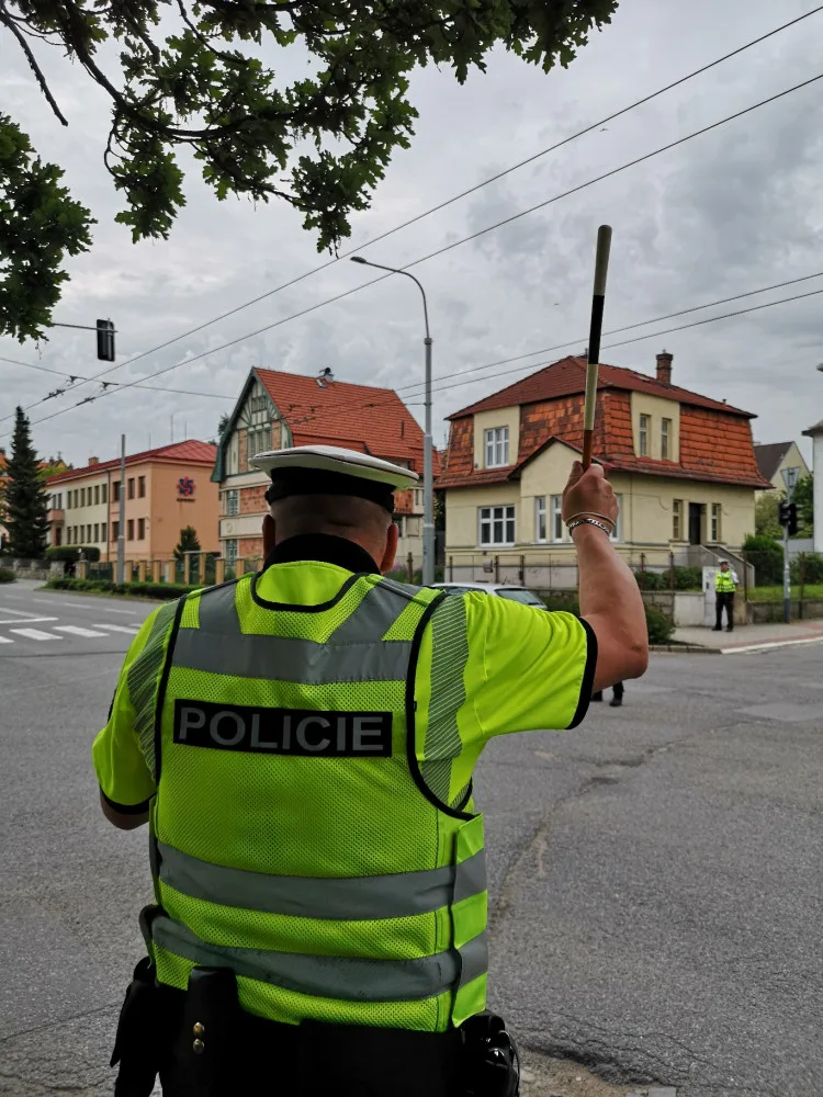 Čtrnáct policistů včetně dvou žen dnes soutěžilo v Jihlavě. Ukázali se na křižovatce i na polygonu