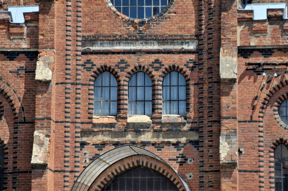 Dříve sklad německé armády, teď tržnice. Blýská se synagoze ve Velkém Meziříčí na lepší časy?