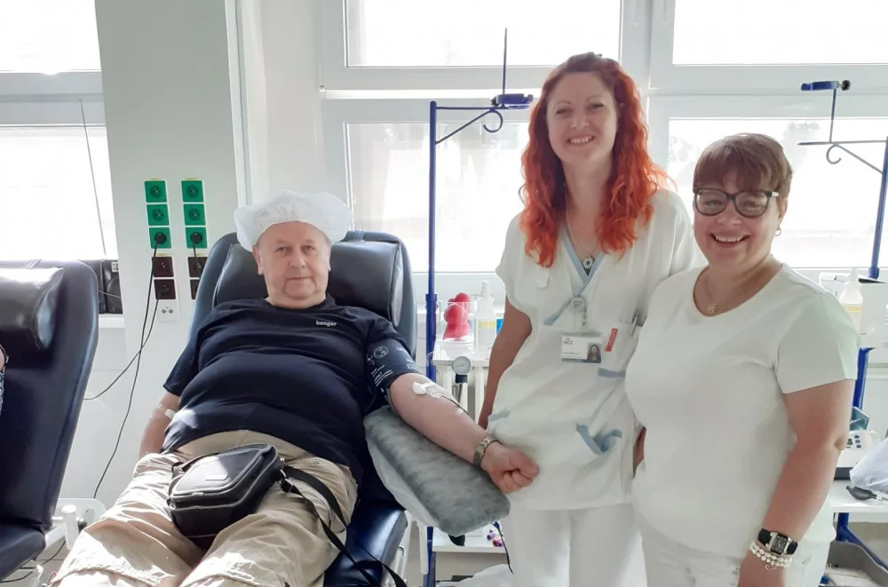 Dárce krve Josef Kratochvíl při svém posledním 104. odběru