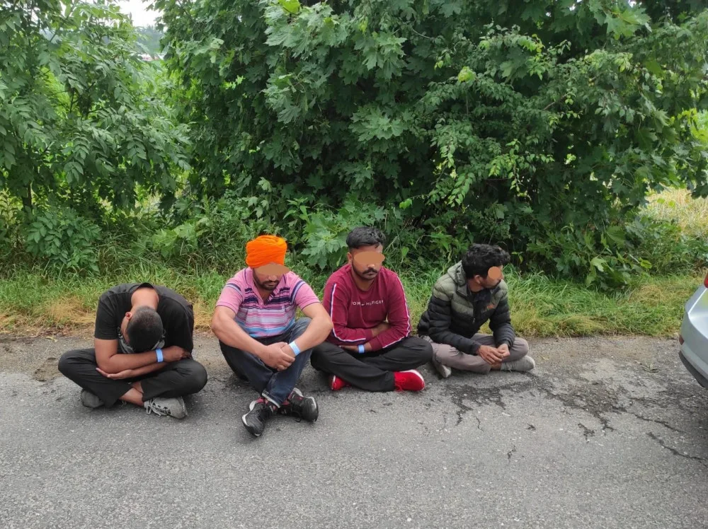 Od Štoků k D1 jde skupina mužů, jeden z nich má na hlavě turban, znělo v oznámení na tísňové lince