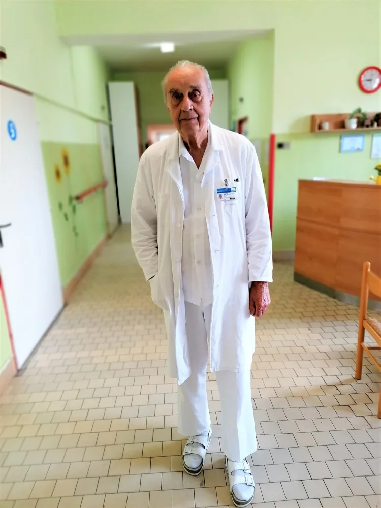 Emeritní primář z pelhřimovské nemocnice slaví 90 let. Člověk je spokojený, když v práci vše funguje, říká Vladimír Leman