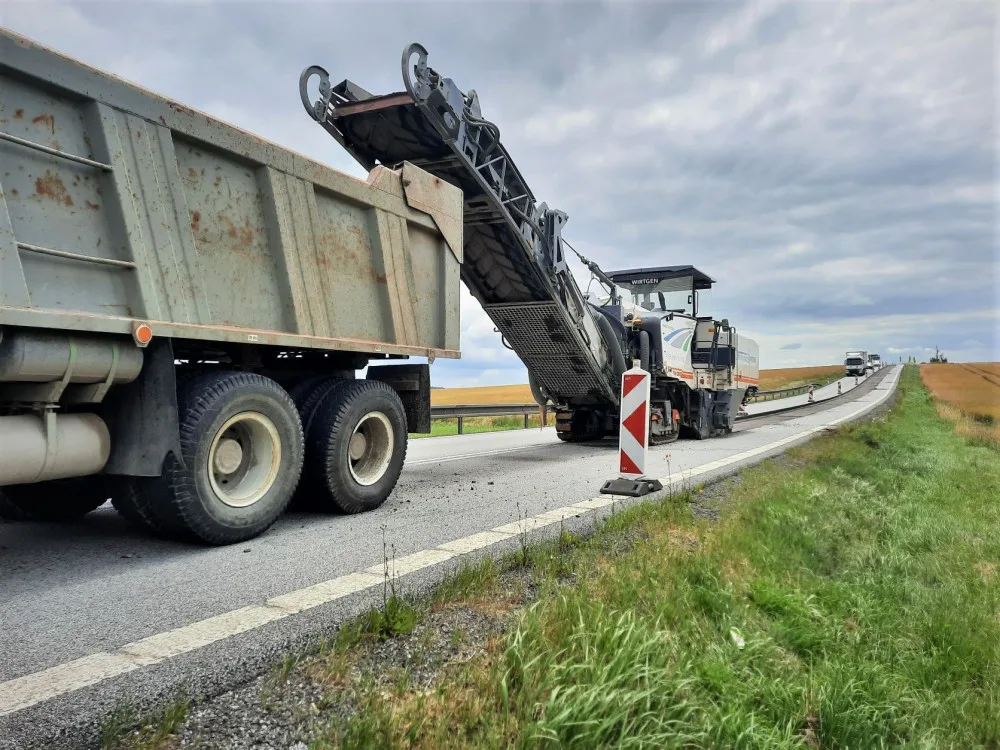 ŘSD zahájilo další dvě opravy. Podívejte se, jak to na stavbách aktuálně vypadá
