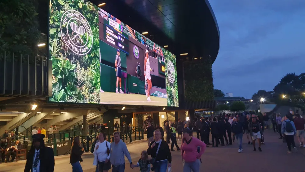 Účastníci Race to Wimbledon navštívili nejslavnější tenisový turnaj světa. Příští rok zamíří na Roland Garros