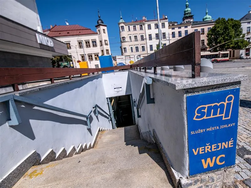 Jihlava má nové veřejné záchody, občané mohou zdarma využít toalety ve Zlaté hvězdě a Radniční restauraci