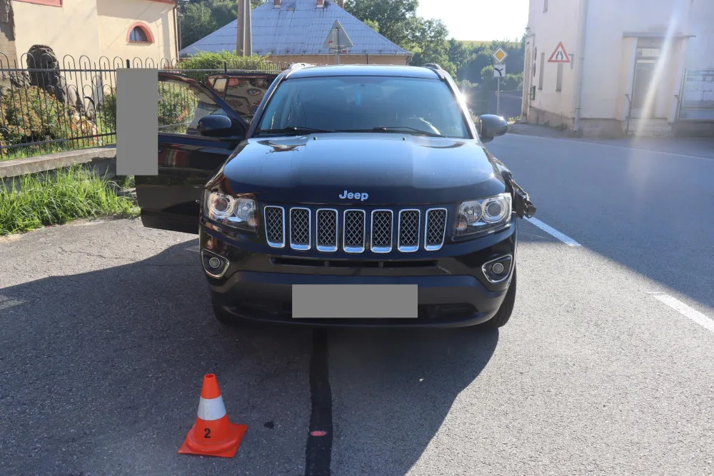 Jak to bylo s páteční nehodou v Dolní Krupé? Svědkové, hlaste se policii