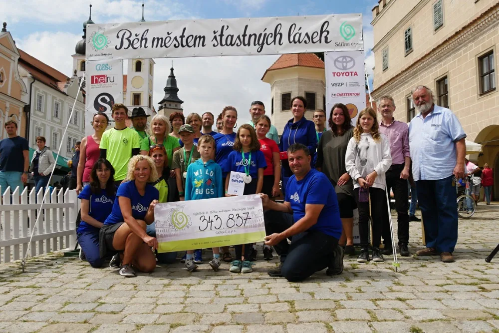 Běh městem šťastných lásek: Na podporu starých a nemocných lidí poputuje přes 300 tisíc korun