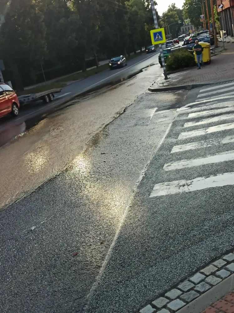 Stav na ulici Žižkova ve středu 10. srpna v ranních hodinách