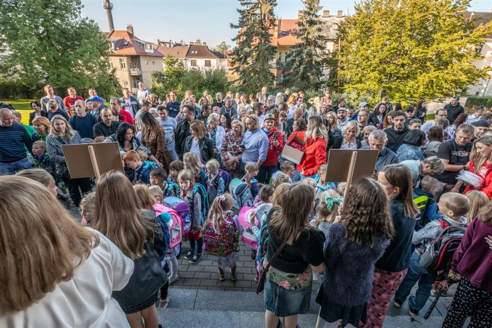 Den D pro 630 prvňáčků. Učitelům přeji, aby zažili normální školní rok, řekla primátorka Jihlavy Koubová