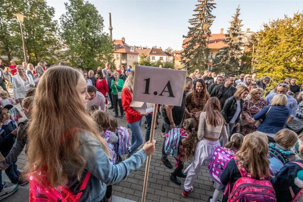 Den D pro 630 prvňáčků. Učitelům přeji, aby zažili normální školní rok, řekla primátorka Jihlavy Koubová