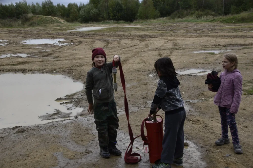 Z Ráje do zeleného pekla. Děti v Pístově zažily únikovou hru, střelnici i projížďku po tankodromu