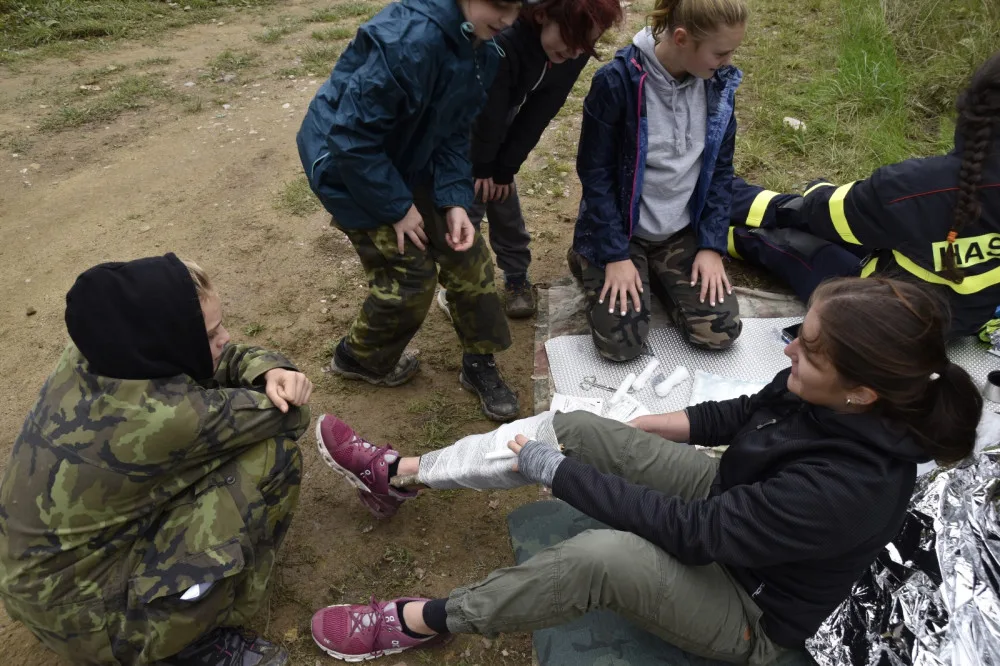 Z Ráje do zeleného pekla. Děti v Pístově zažily únikovou hru, střelnici i projížďku po tankodromu