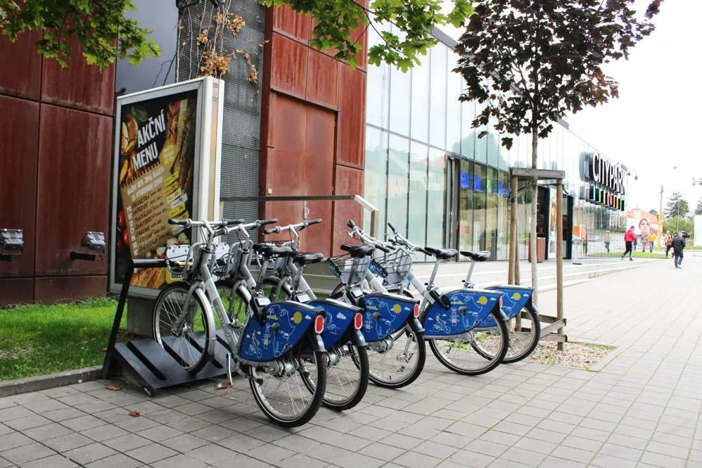 Ilustrační foto, stanoviště kol u Cityparku