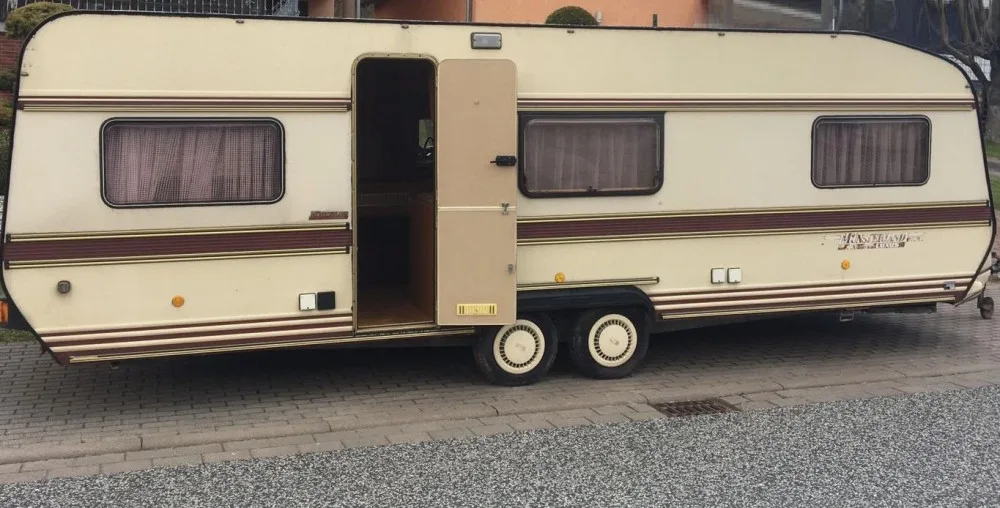 Z parkoviště někdo ukradl karavan, škoda je skoro 200 tisíc korun. Nevíte něco o této krádeži?