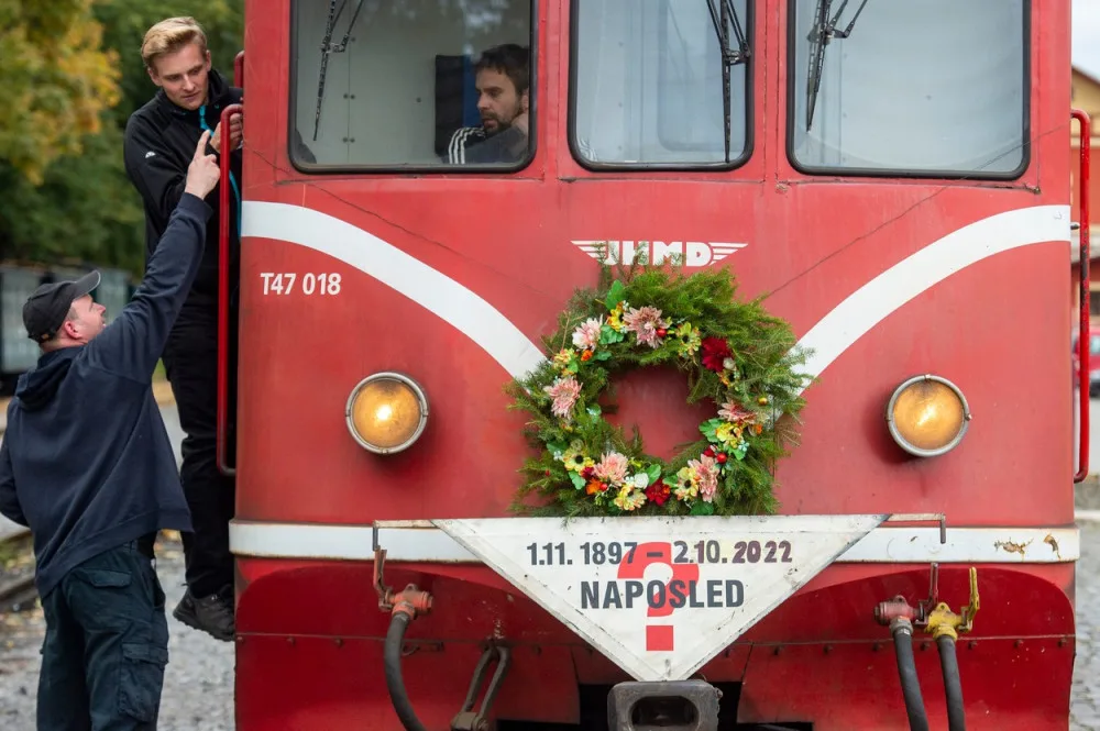 Jindřichohradecké místní dráhy jsou v úpadku, kraj jí vypoví smlouvu. Jak to ovlivní cestování na Vysočině?