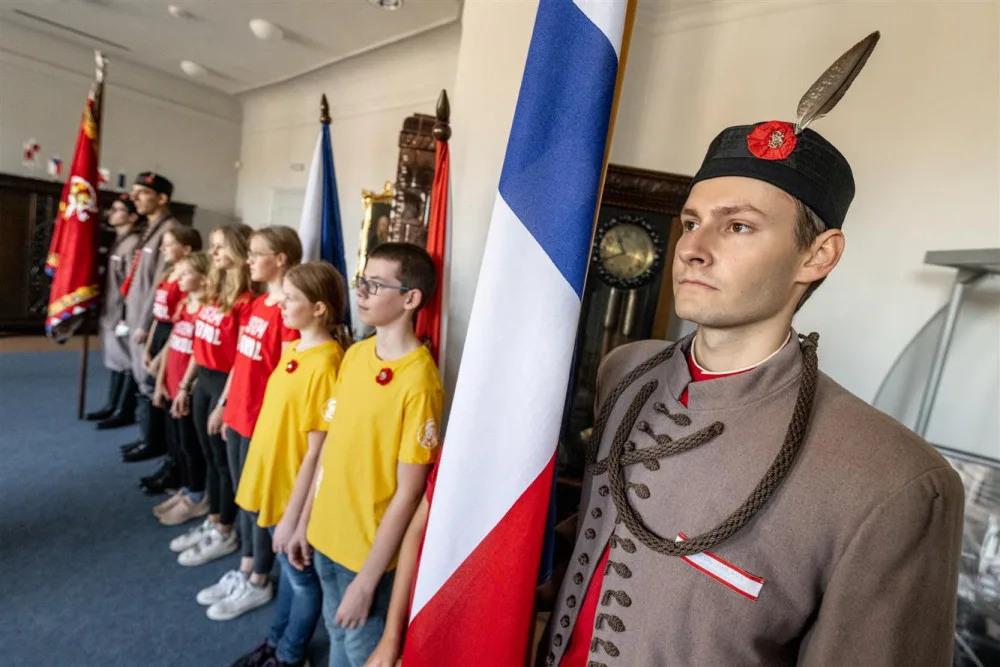 Na jihlavské radnici zavlála sokolská vlajka, připomíná teror proti organizaci během druhé světové války