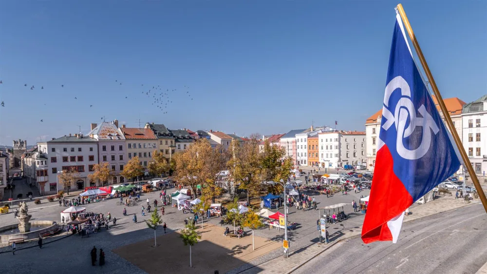 Na jihlavské radnici zavlála sokolská vlajka, připomíná teror proti organizaci během druhé světové války