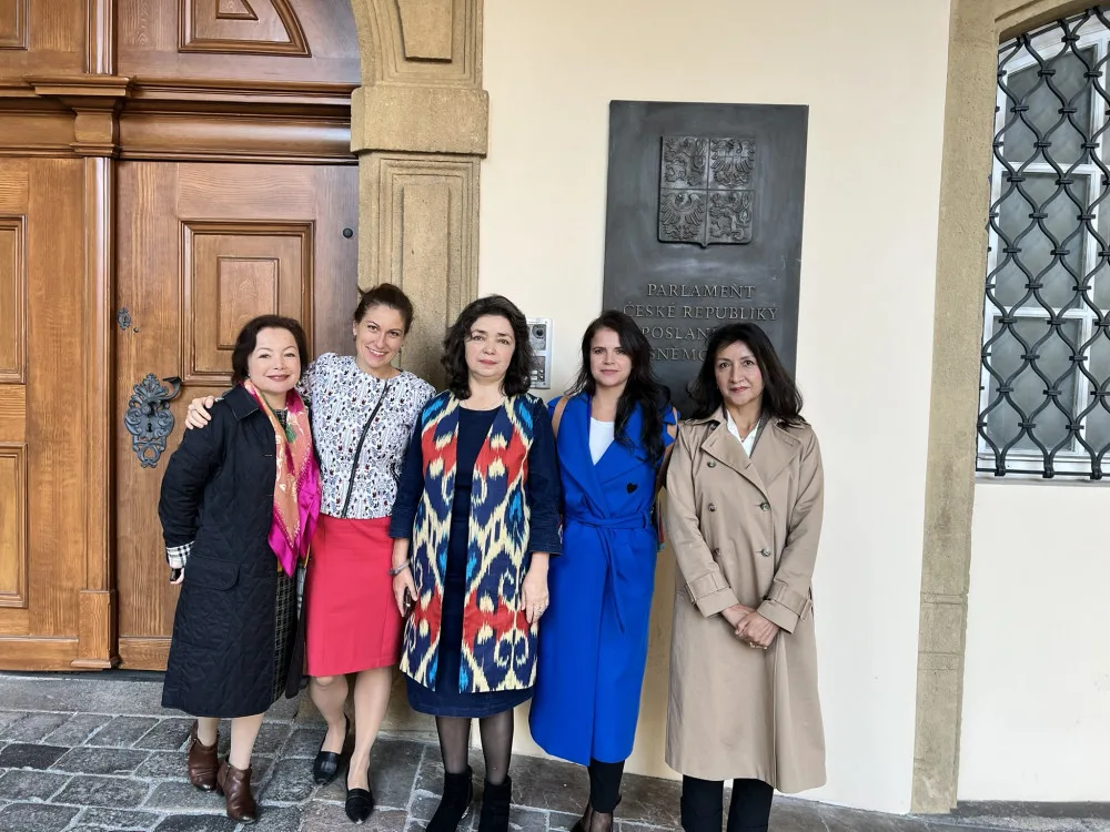 Rahima Mahmut, Eva Decroix, Kelbinur Sibik, Iveta Vancáková, Gulbahar Haitiwaji