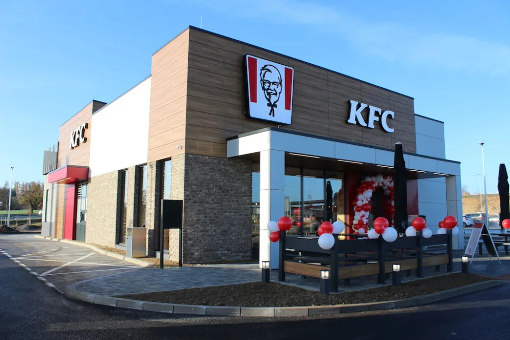 Rodina kuřecích kousků se rozšiřuje. KFC otevřelo v Jihlavě již druhou pobočku!