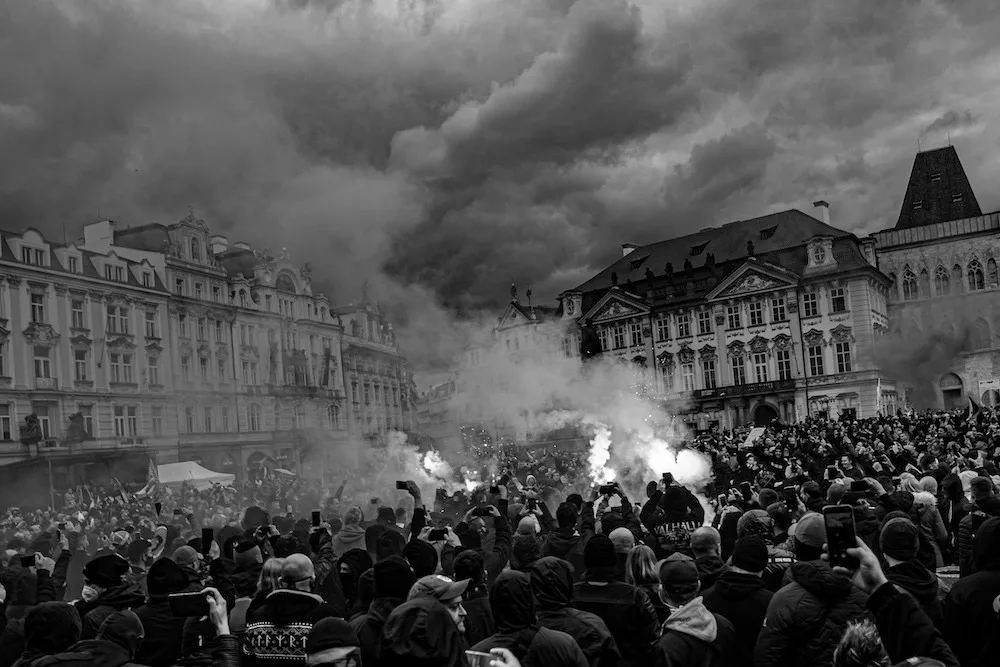 Nezapomenu na doktora, jak dceři pacienta oznamuje, že nemá smysl tatínka dál udržovat na přístrojích, říká režisér Klusák