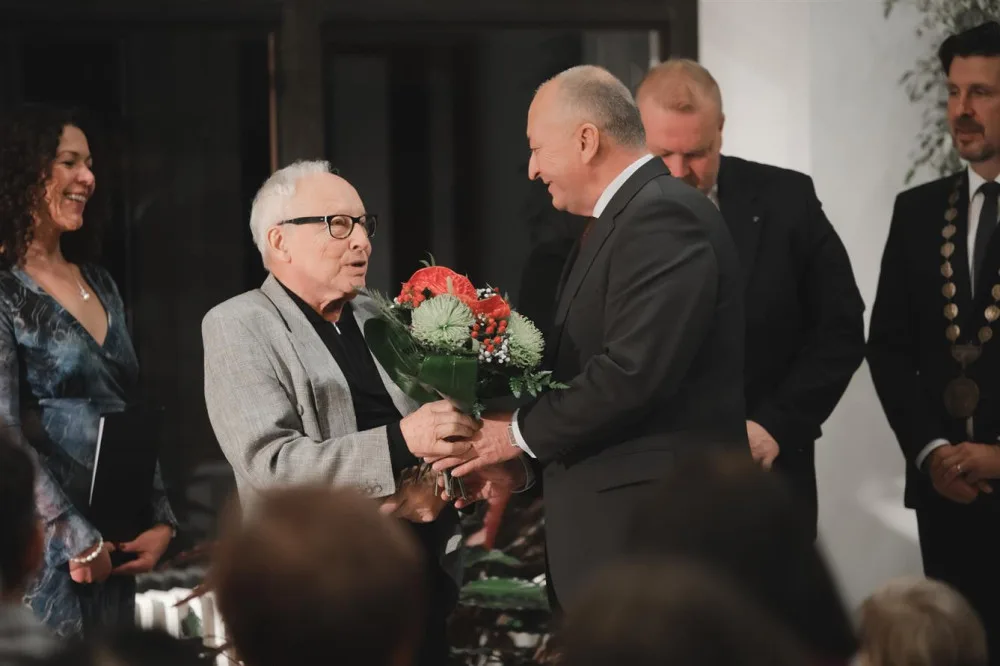 FOTO: Třebíč udělila rodákům Ceny města. Děkuji Horácké Slavii a trenérům, řekl oceněný Patrik Eliáš