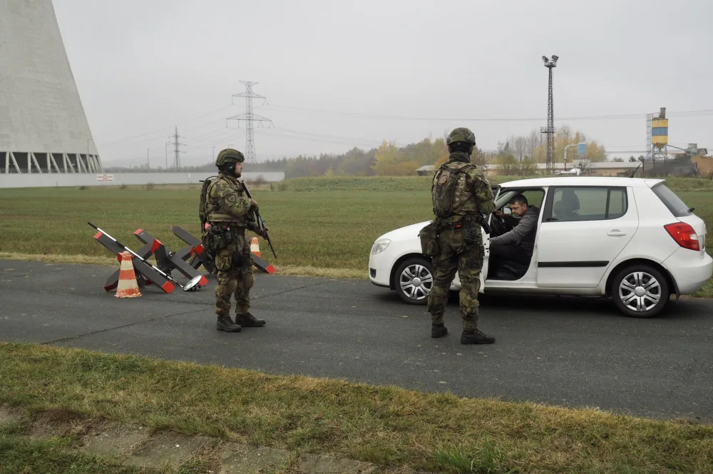 Dukovanskou elektrárnu před nepřítelem ubráníme, dokázali si vojáci a policisté