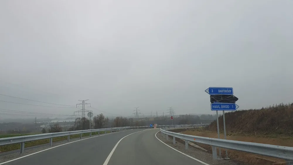 ŘSD pokračuje ve výstavbě ochvatu Brodu, otevřel se další most. Podívejte se, jak to na místě vypadá