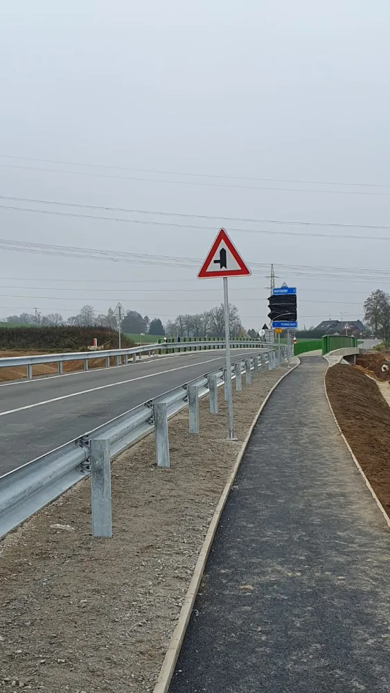 ŘSD pokračuje ve výstavbě ochvatu Brodu, otevřel se další most. Podívejte se, jak to na místě vypadá