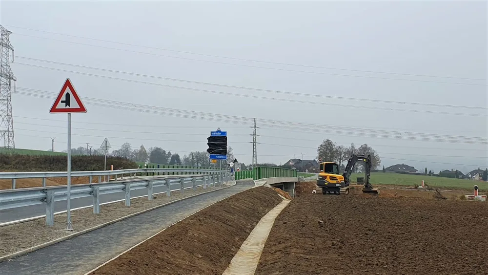 ŘSD pokračuje ve výstavbě ochvatu Brodu, otevřel se další most. Podívejte se, jak to na místě vypadá