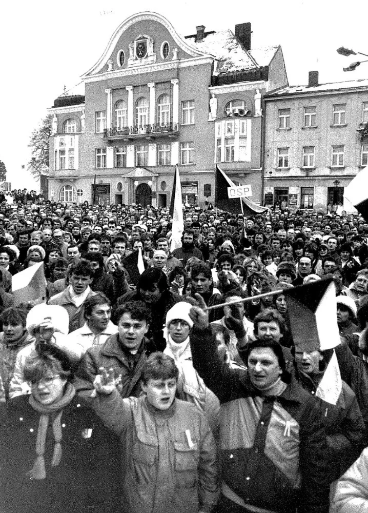 Generální stávka v Humpolci 27.11.1989, zdroj: pametnaroda.cz