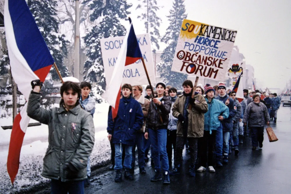 Stávkující studenti v Hořicích, zdroj: pametnaroda.cz