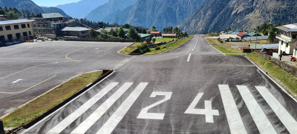 Lukla airport aneb Tenzing-Hillary Airport Lukla