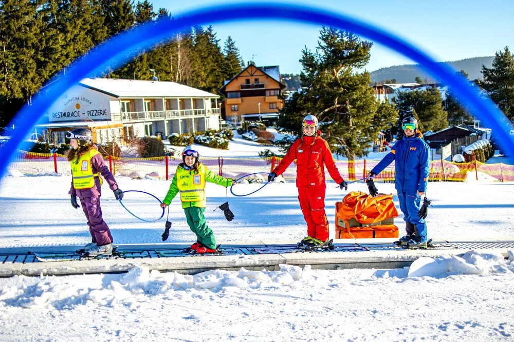 Hurá na sjezdovku. Skiareál Lipno startuje zimní sezónu