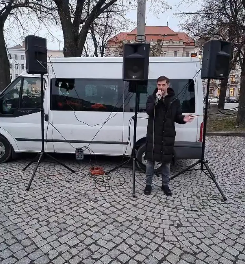 VIDEO: Vrabel v Jihlavě. Odvolání vlády je stejně pravděpodobné jako to, že moč je uložena v koulích, znělo z davu