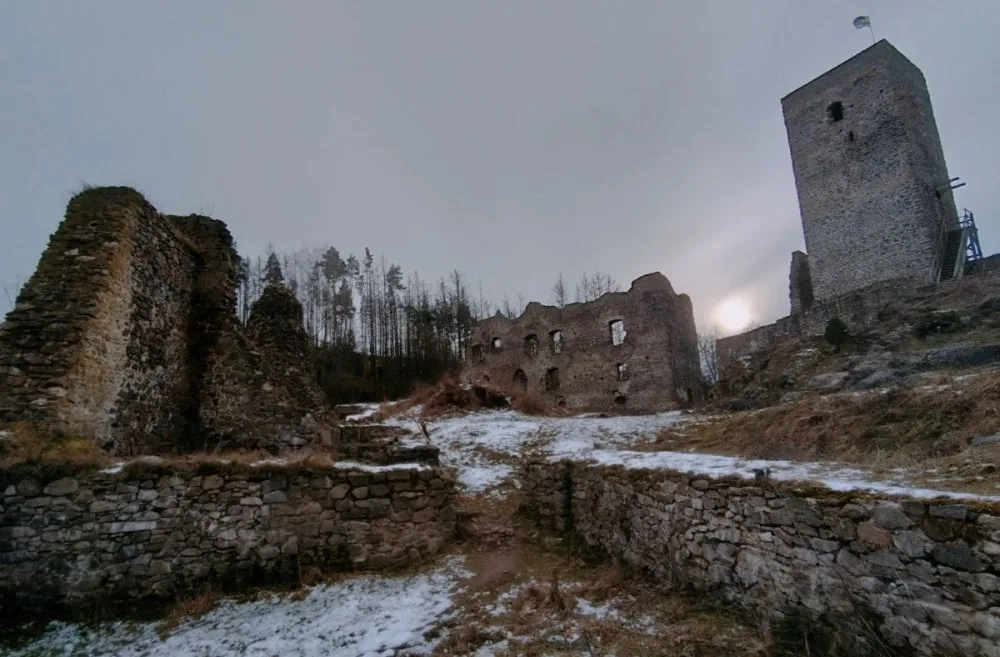 Zřícenina hradu Rokštej u Panské Lhoty