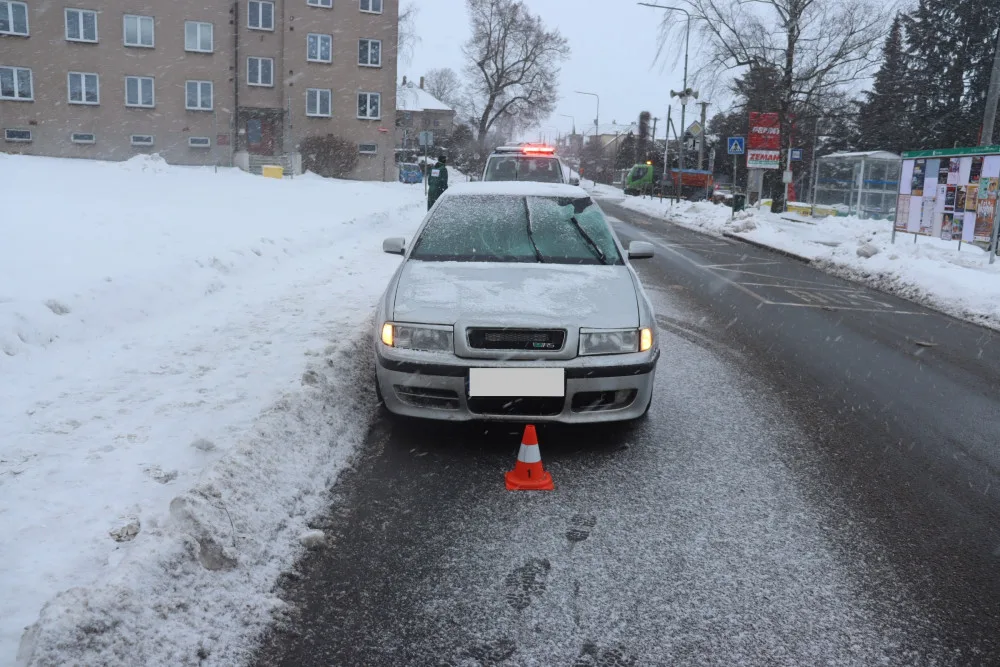 Hledáme svědky středeční nehody v Chotěboři, vyzývají policisté. Auto tam srazilo chodkyni