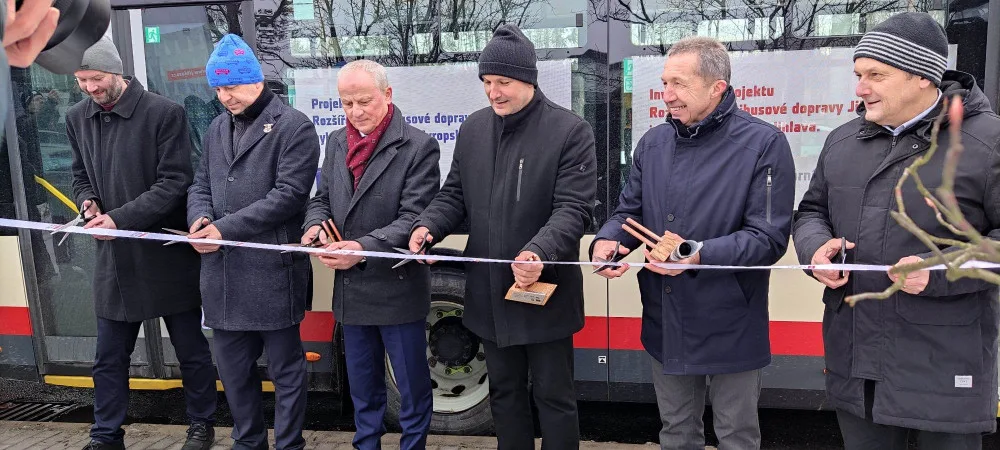 Nová trolejbusová trať do Bedřichova a průmyslové zóny slavnostně zprovozněna. Nové jízdní řády jsou platné od středy